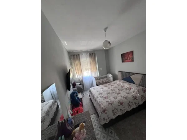 Tirane, shitet apartament 2+1 Kati 1, 100.000 €