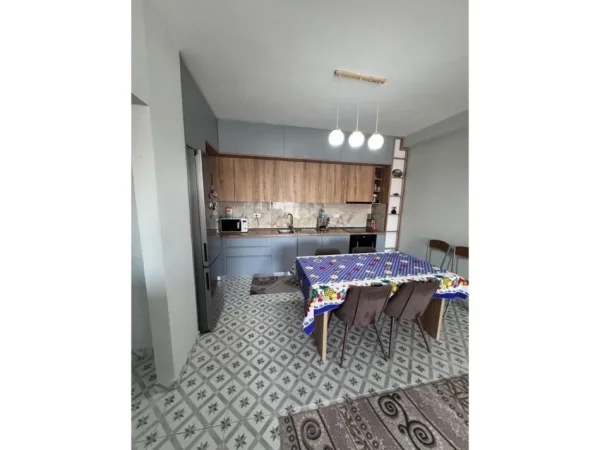 Tirane, shitet apartament 2+1 Kati 1, 100.000 €