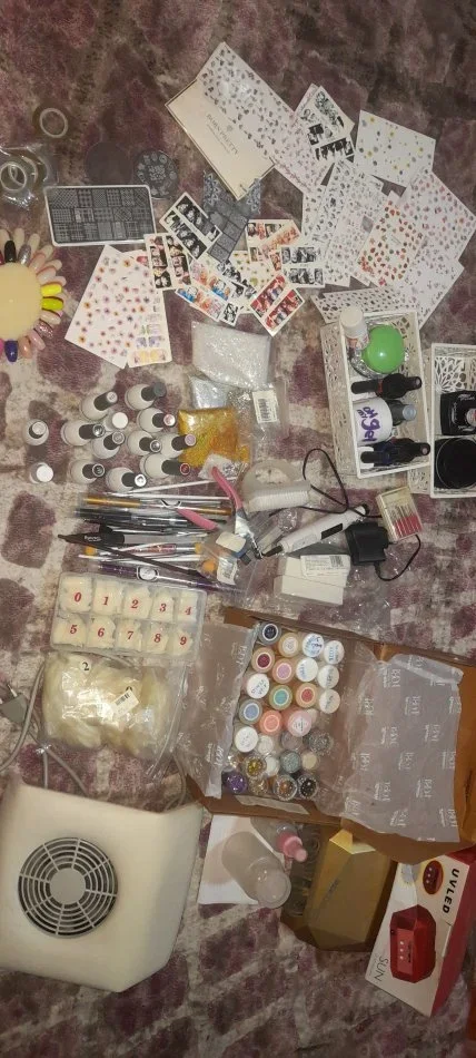 Tirane, shes Shitet komplet pajisje për sallon thonjsh 45 €