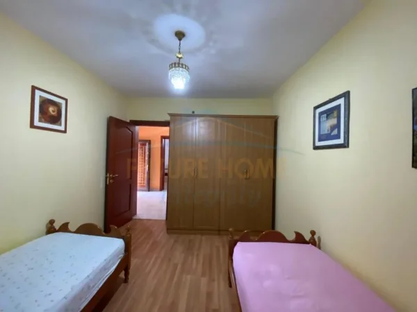 Tirane, jepet me qera apartament 2+1 Kati 1, 157 m² 500 € (TODI SHKURTI)