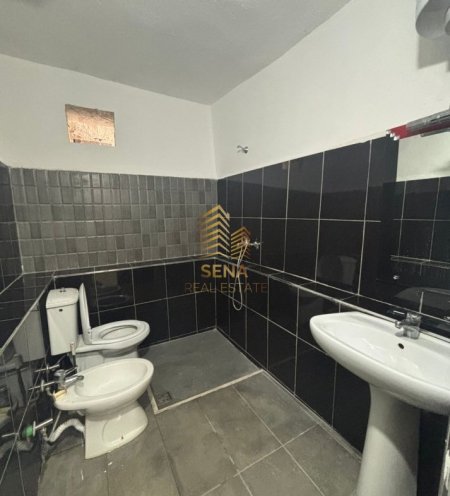 Tirane, jepet me qera apartament 1+1 Kati 1, 72 m² 380 € (Rruga Haxhi Isuf Banka)