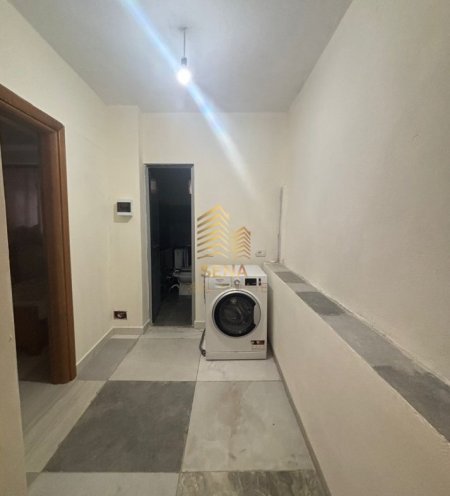 Tirane, jepet me qera apartament 1+1 Kati 1, 72 m² 380 € (Rruga Haxhi Isuf Banka)
