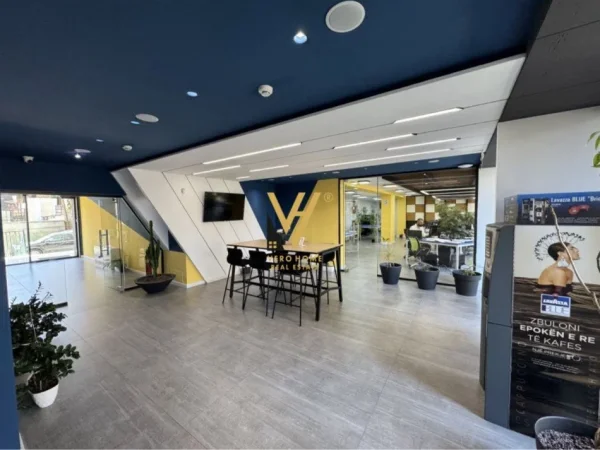 Tirane, jepet me qera ambjent biznesi Kati 0, 550 m² 10.000 € (PAZARI I RI)