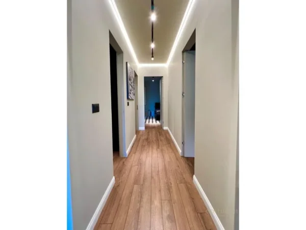 Tirane, jepet me qera apartament 3+1 Kati 1, 170 m² 2.500 € (Long Hill Rezidence)