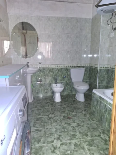 Tirane, jap me qera apartament 3+1+Ballkon Kati 5, 110 m² 700 € (siri kodra)