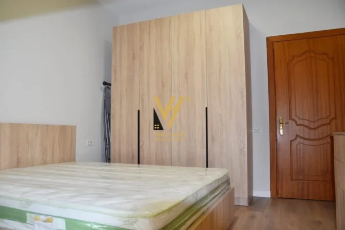 Tirane, jepet me qera apartament 1+1+Ballkon Kati 2, 70 m² 600 € (KOMUNA E PARISIT)