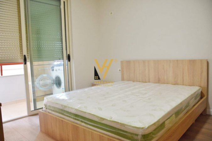 Tirane, jepet me qera apartament 1+1+Ballkon Kati 2, 70 m² 600 € (KOMUNA E PARISIT)