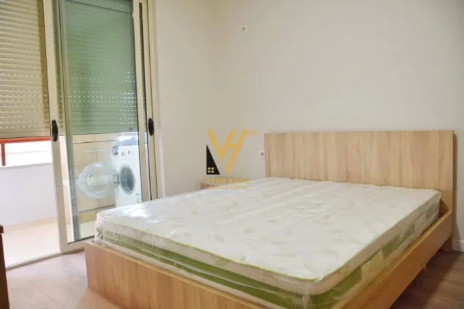 Tirane, jepet me qera apartament 1+1+Ballkon Kati 2, 70 m² 600 € (KOMUNA E PARISIT)