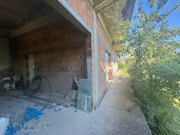 Tirane, shes toke , 1.210 m² 900.000 € (Autostrada Tirane Durres)