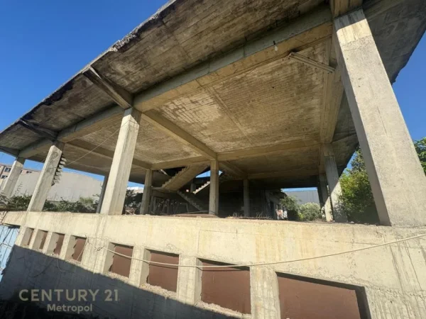 Tirane, shes toke , 1.210 m² 900.000 € (Autostrada Tirane Durres)