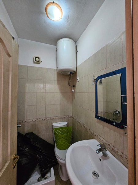 Tirane, jepet me qera apartament 2+1 Kati 8, 112 m² 1.000 € (MINISTRIA E DREJTESISE)
