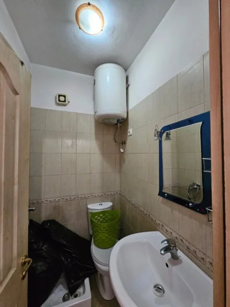 Tirane, jepet me qera apartament 2+1 Kati 8, 112 m² 1.000 € (MINISTRIA E DREJTESISE)