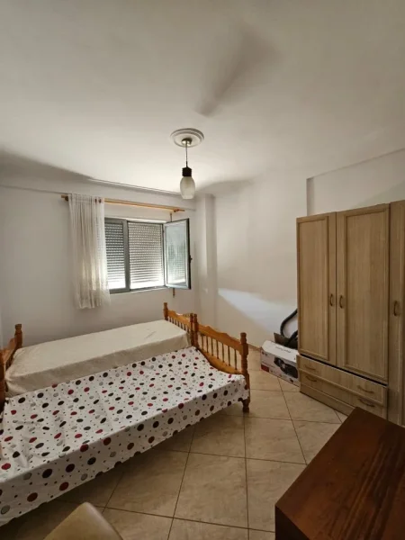 Tirane, jepet me qera apartament 2+1 Kati 8, 112 m² 1.000 € (MINISTRIA E DREJTESISE)
