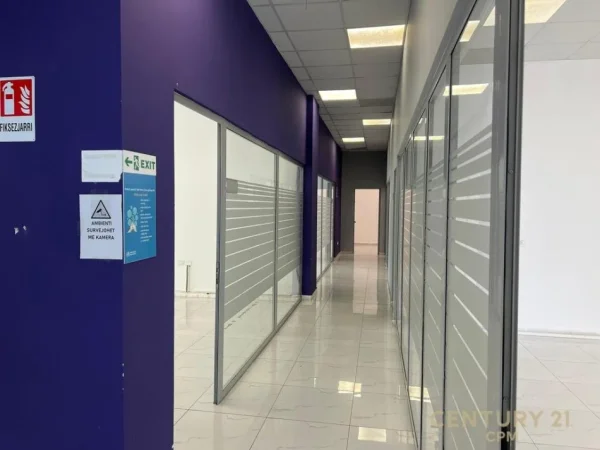 Tirane, shes ambjent biznesi Kati 0, 415 m² 1.175.000 € (Jordan Misja)