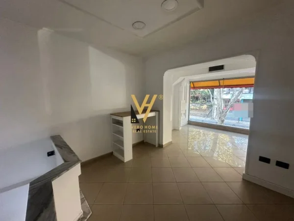 Tirane, jepet me qera ambjent biznesi Kati 0, 113 m² 1.000 € (RRUGA FERIT XHAJKO)