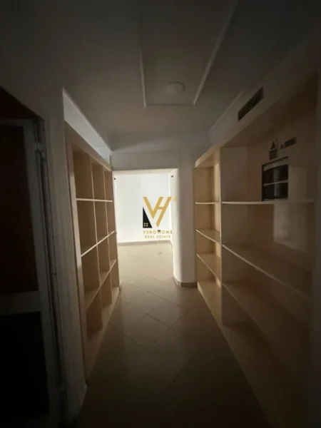 Tirane, jepet me qera ambjent biznesi Kati 0, 113 m² 1.000 € (RRUGA FERIT XHAJKO)