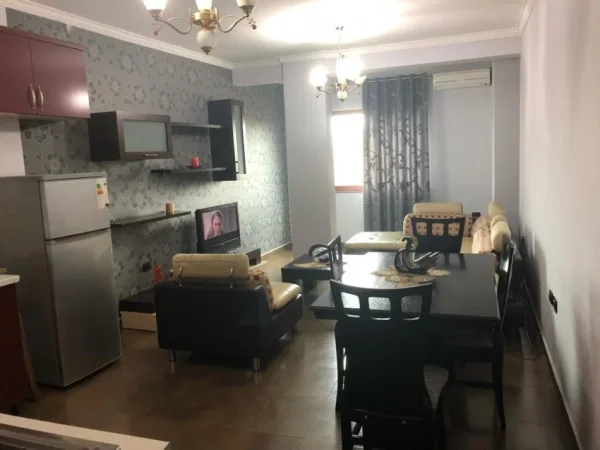Tirane, jepet me qera apartament 2+1 Kati 5, 90 m² 650 € (Rruga e Dibres)
