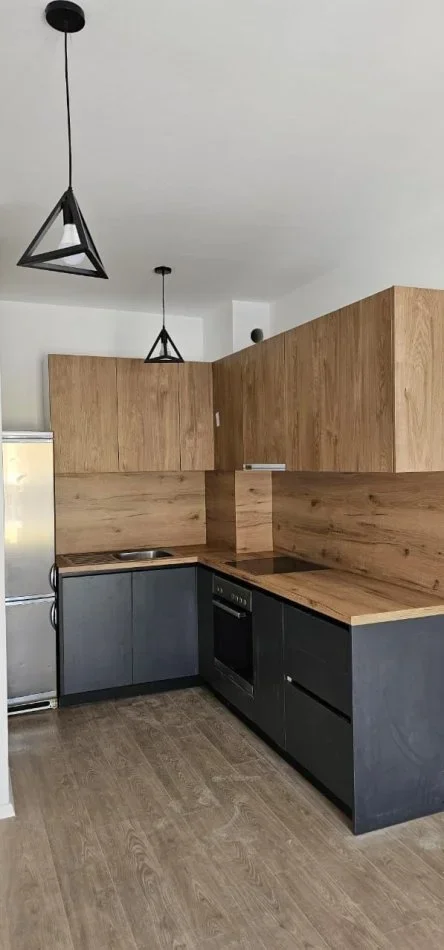 Tirane, jepet me qera apartament 1+1+Ballkon Kati 7, 400 € 