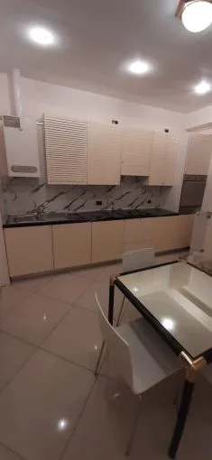 Tirane, jepet me qera apartament 1+1 Kati 3, 80 m² 450 € (xhamlliku)