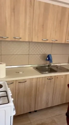 Tirane, jepet me qera apartament 1+1 Kati 1, 60 m² 450 € (ish parku)
