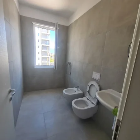 Univers city, QTU, Jap2+1 (bosh). 350€/muaj