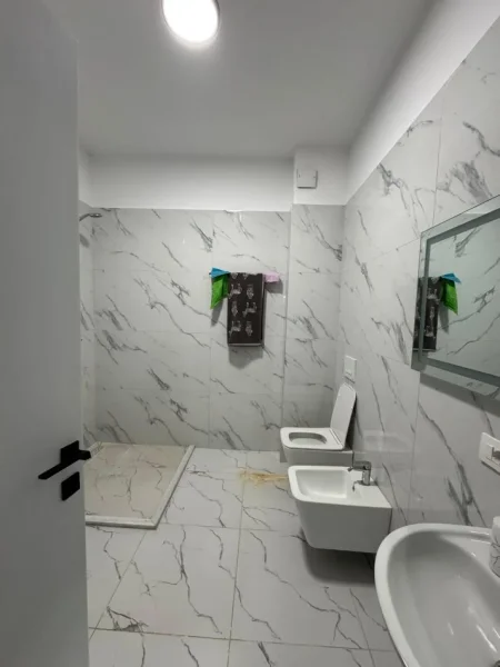 Tirane, jepet me qera apartament 2+1 Kati 5, 89 m² 650 € (Paskuqan)
