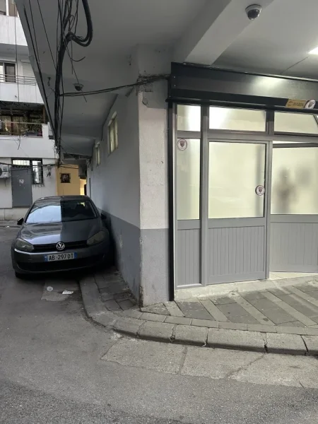 Tirane, jepet me qera ambjent biznesi Kati 0, 38 m² 550 € (Rruga Abdyl Frasheri)