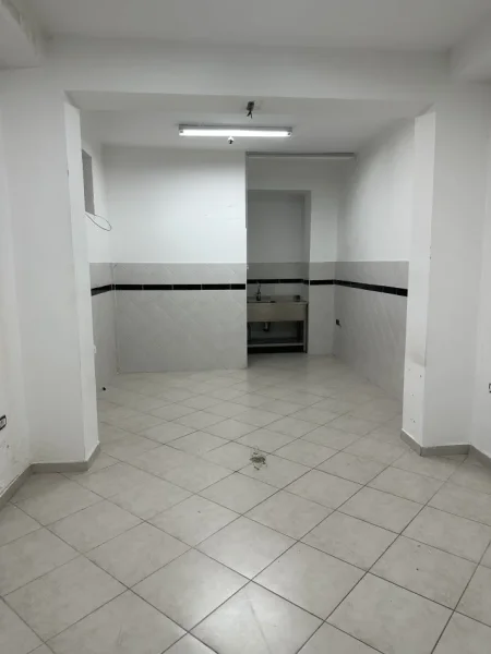 Tirane, jepet me qera ambjent biznesi Kati 0, 38 m² 550 € (Rruga Abdyl Frasheri)