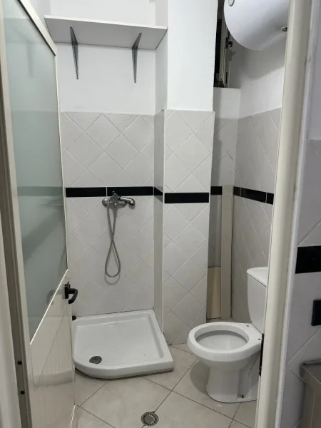 Tirane, jepet me qera ambjent biznesi Kati 0, 38 m² 550 € (Rruga Abdyl Frasheri)