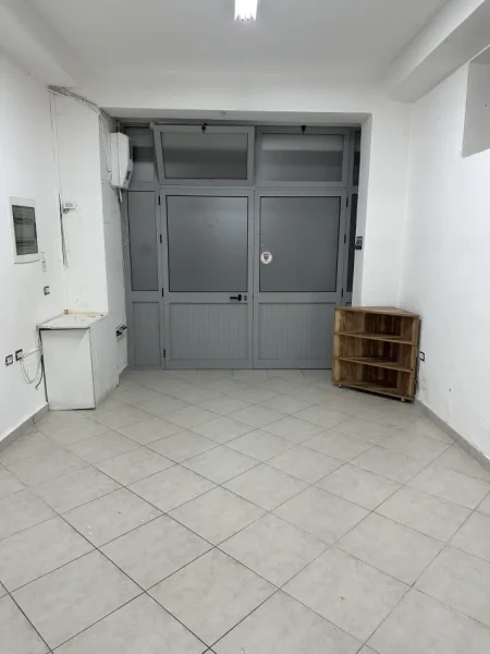 Tirane, jepet me qera ambjent biznesi Kati 0, 38 m² 550 € (Rruga Abdyl Frasheri)