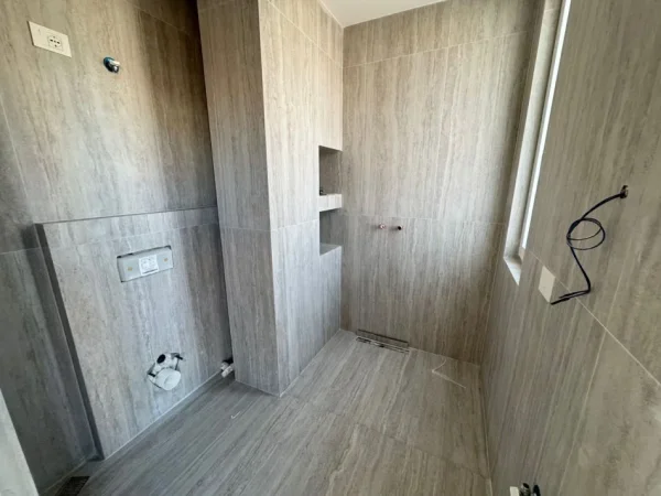 Tirane, shitet apartament 2+1 Kati 4, 142 m² 315.000 € (Prane shkolles 1 maji)