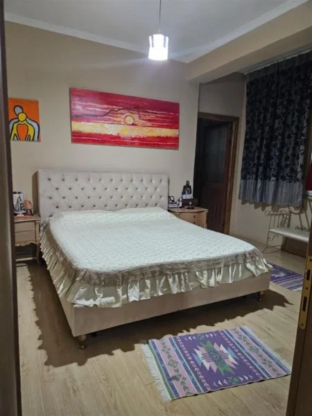 Tirane, jepet me qera apartament 3+1+Ballkon Kati 2, 138 m² 450 € (QYTET STUDENTI)