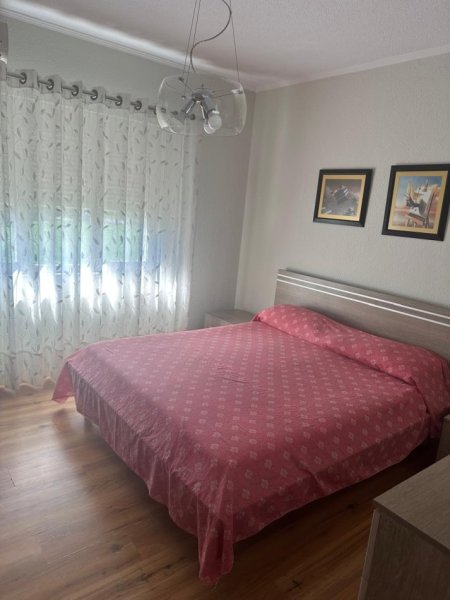 Tirane, jepet me qera apartament 2+1+Ballkon Kati 3, 90 m² 700 € (Pranë Liqenit Artificial Tiranë)