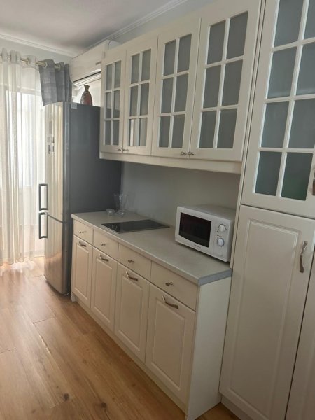 Tirane, jepet me qera apartament 2+1+Ballkon Kati 3, 90 m² 700 € (Pranë Liqenit Artificial Tiranë)