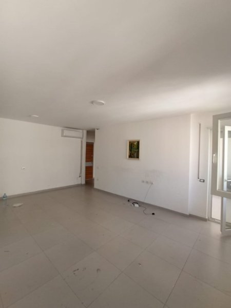 Tirane, jepet me qera zyre Kati 6, 90 m² 700 € (QENDER)
