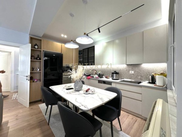 Tirane, shitet apartament 3+1 , 152 m² 365.000 € (Kodra e Dielli 1)