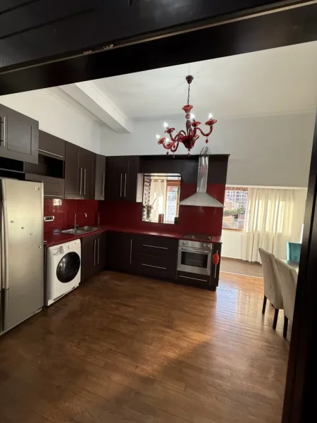 Tirane, jepet me qera apartament 2+1+Aneks+2Tualete+Verandë  Kati 3, 120 m² 900 € (Qender)