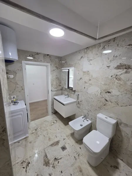 Shqiperi, jepet me qera 1+1 Kati 8, 77 m² 520 € 