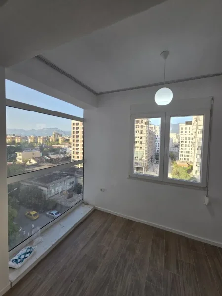 Shqiperi, jepet me qera 1+1 Kati 8, 77 m² 520 € 