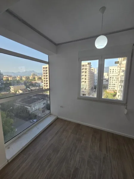 Shqiperi, jepet me qera 1+1 Kati 8, 77 m² 520 € 