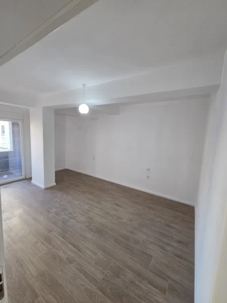Shqiperi, jepet me qera 1+1 Kati 8, 77 m² 520 € 