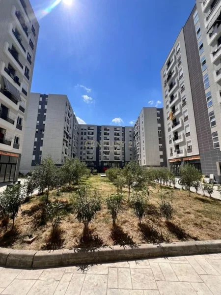 Shqiperi, jepet me qera 1+1 Kati 8, 77 m² 520 € 