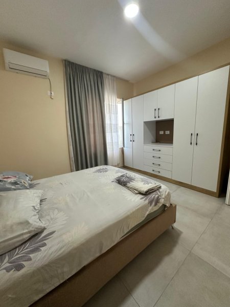 Tirane, jepet me qera shtepi 2+1+Ballkon Kati 2, 130 m² 500 € (KODER KAMEZ.INSTITUT)