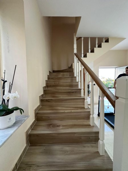 Tirane, jepet me qera shtepi 2+1+Ballkon Kati 2, 130 m² 500 € (KODER KAMEZ.INSTITUT)