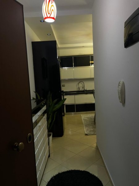 Tirane, jepet me qera apartament 2+1+Ballkon Kati 4, 100 m² 45.000 € (KTHESA E KAMZES,PALLATET E VERDHA)