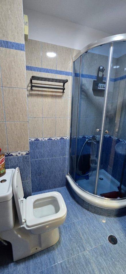 Tirane, jepet me qera apartament 1+1+Ballkon Kati 2, 65 m² 600 € (Pranë Kesh-it, Vasil Shanto ,Tiranë)