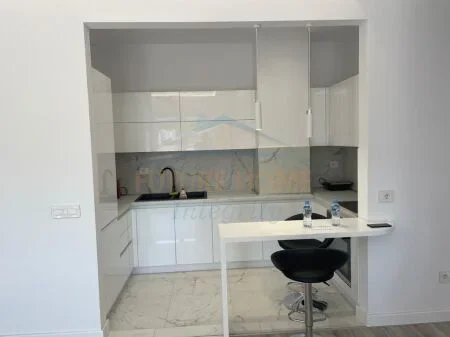 Tirane, jepet me qera apartament 1+1 Kati 8, 80 m² 1.000 € 