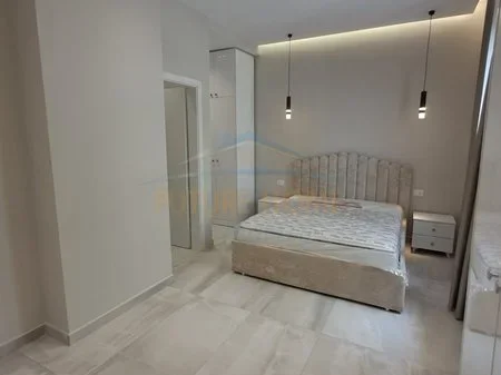 Tirane, jepet me qera apartament 2+1 Kati 4, 120 m² 1.100 € 