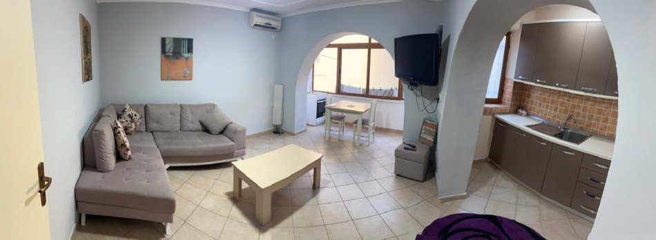 Jepet me Qera Apartamenti 1+1 ne Qender te Tiranes Afer Sheshit Skenderbej   500 € ,nese paguhet per 1 vit qerajaj eshte 420Euro