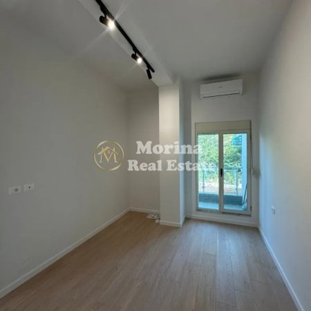 Tirane, jepet me qera ambjent biznesi Kati 1, 55 m² 500 € (Bulevardi i Ri)